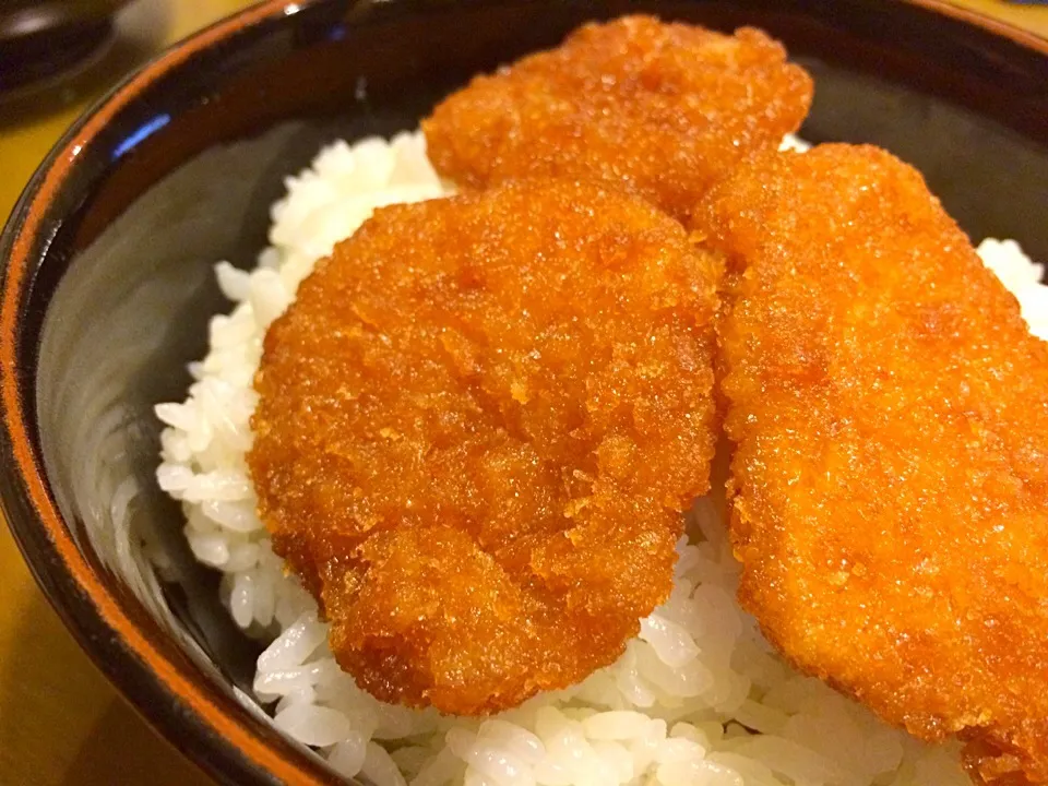 Snapdishの料理写真:タレカツ丼で夕食🍚🍚🍚|かずみさん