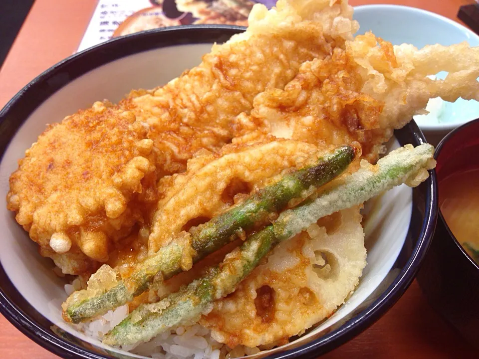 ข้าวหน้าเทมปุระ ふもと赤鶏天丼(とり天2枚)@ที่ญี่ปุ่น てんや|akiさん