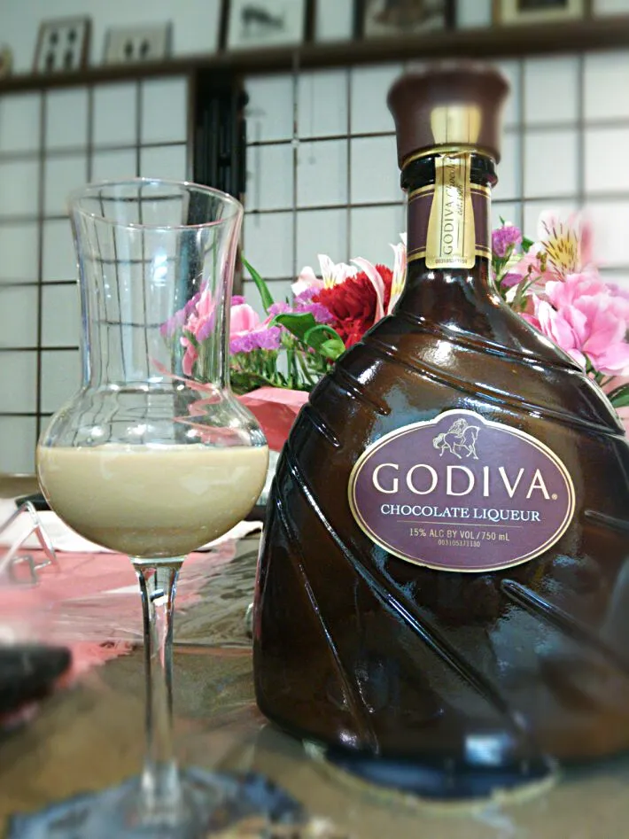 Snapdishの料理写真:Chocolate Liqueur par Godiva～(^^) ゴディバのチョコレートリキュール(^3^)/|quitaさん