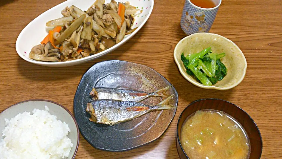 ・鯵の塩焼き
・牛蒡と舞茸の炒めもの
・小松菜のお浸し
・白菜と揚げのお味噌汁|ようかんさん