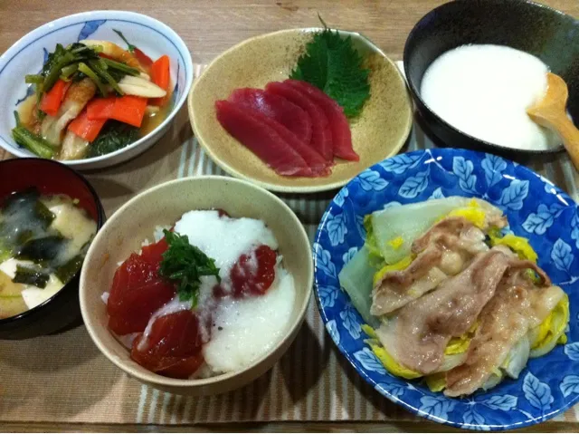 Snapdishの料理写真:まぐろ刺身＆山かけ丼・豚バラと白菜重ね蒸し・炒め小松菜ちくわ人参煮浸し・豆腐わかめ味噌汁|まーままさん