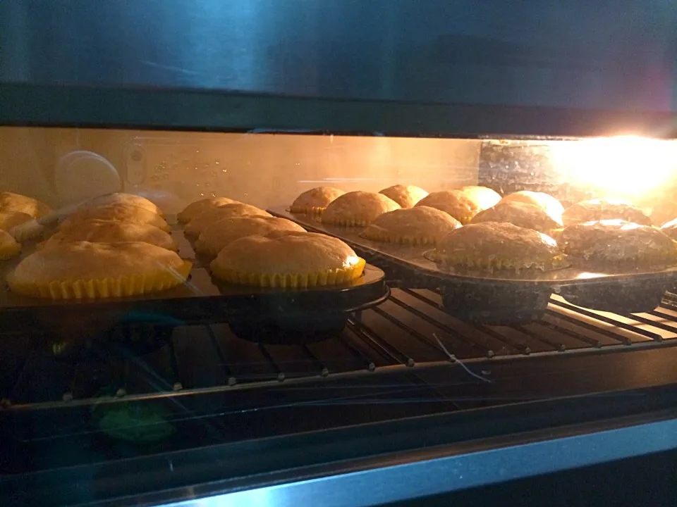 Banana Muffins get hot in the oven!|JJさん