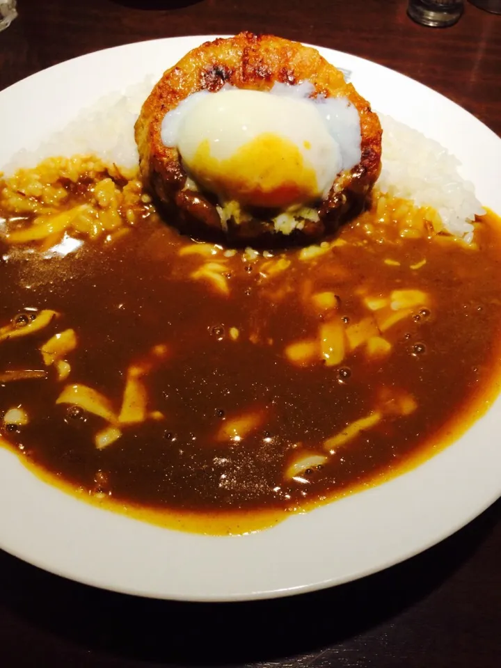 半熟タマゴ鶏つくねカレーwithチーズ|くいちゃんさん