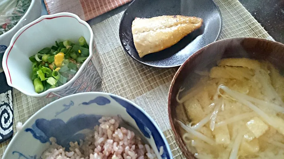 納豆＆鯖の塩焼き＆もやしの味噌汁|まぐろさん