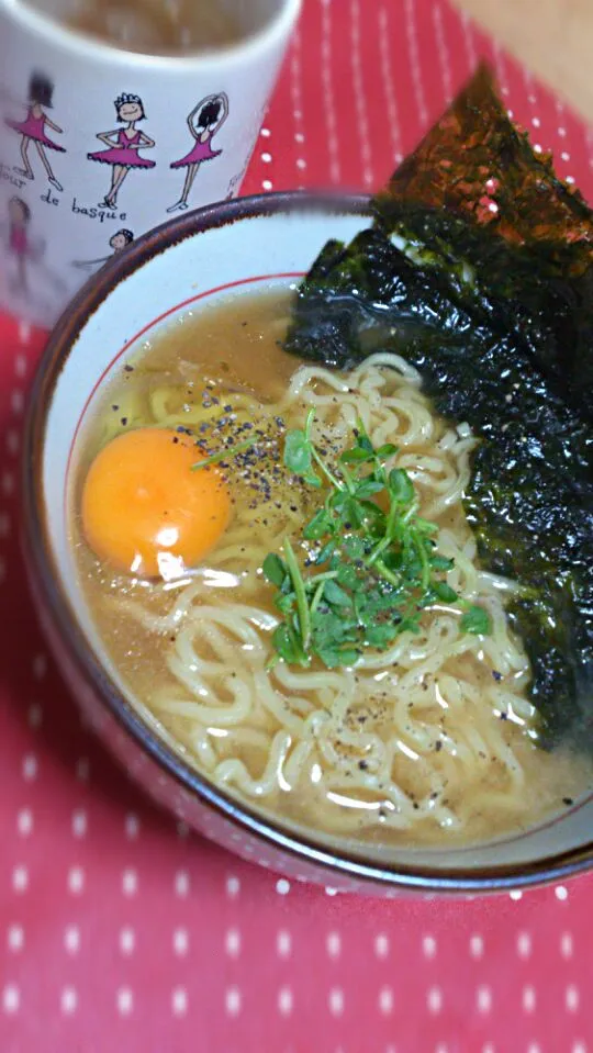 Snapdishの料理写真:朝からラーメン。|ゆきさん