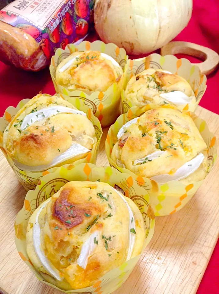 👑新玉ねぎマフィン👑               新玉ねぎ、ベーコン、チーズでおかずなマフィン♪ Spring Onion Muffin(Spring onion, Bacon, and Cheese)|yorikoさん