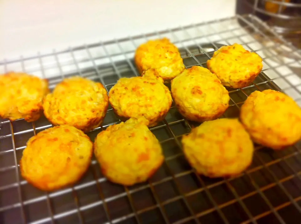 Italian herb and cheddar muffin bites|TK Garciaさん