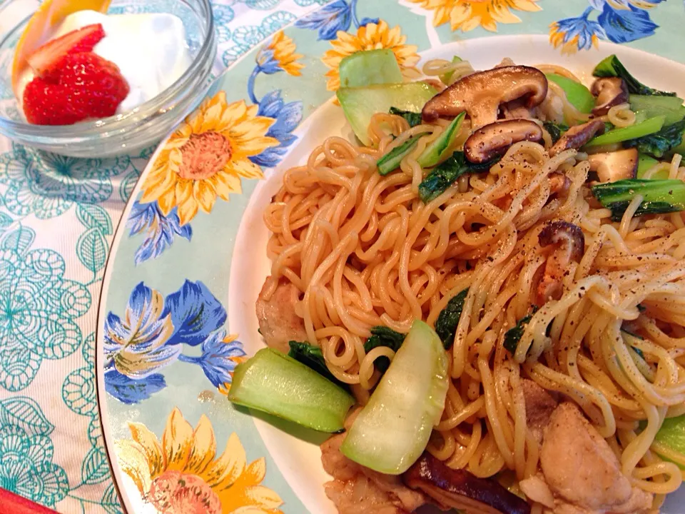 豚バラと青梗菜のオイスターソース焼きそば|まつこさん