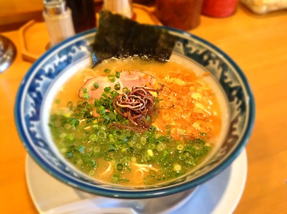 虎の家麺(豚骨)+揚げニンニク|相馬 武憲さん