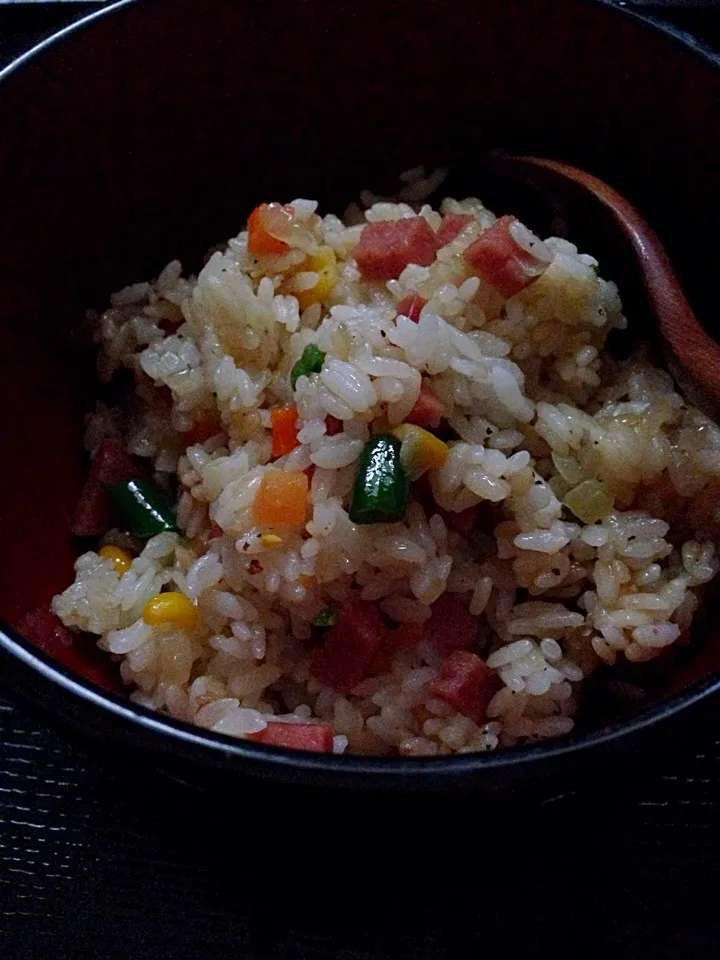 Snapdishの料理写真:雨の日曜日…簡単炒飯で昼ごはん|尚子さん