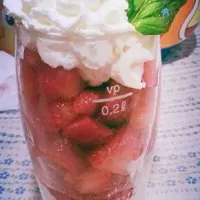 Snapdishの料理写真:Fragole con panna|claudia nataliさん