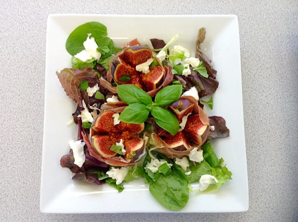 Snapdishの料理写真:Fig, parma ham and mozzarella  salad|Katie Walkerさん