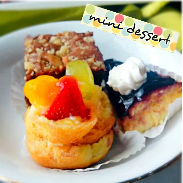 brownies, fruit tartlet, blueberry cheese|rizki restu anandaさん