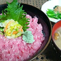 Snapdishの料理写真:鮪のすきみ丼d(⌒ー⌒)!|こばやし なおとさん