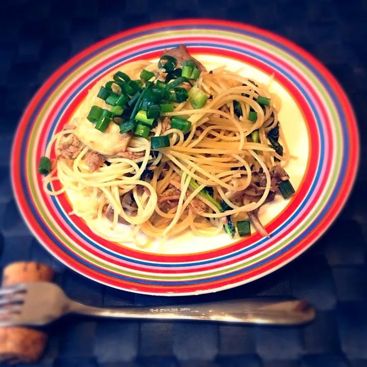 何の野菜かわかんない野菜とツナとエリンギのパスタ☻|Riepyonさん