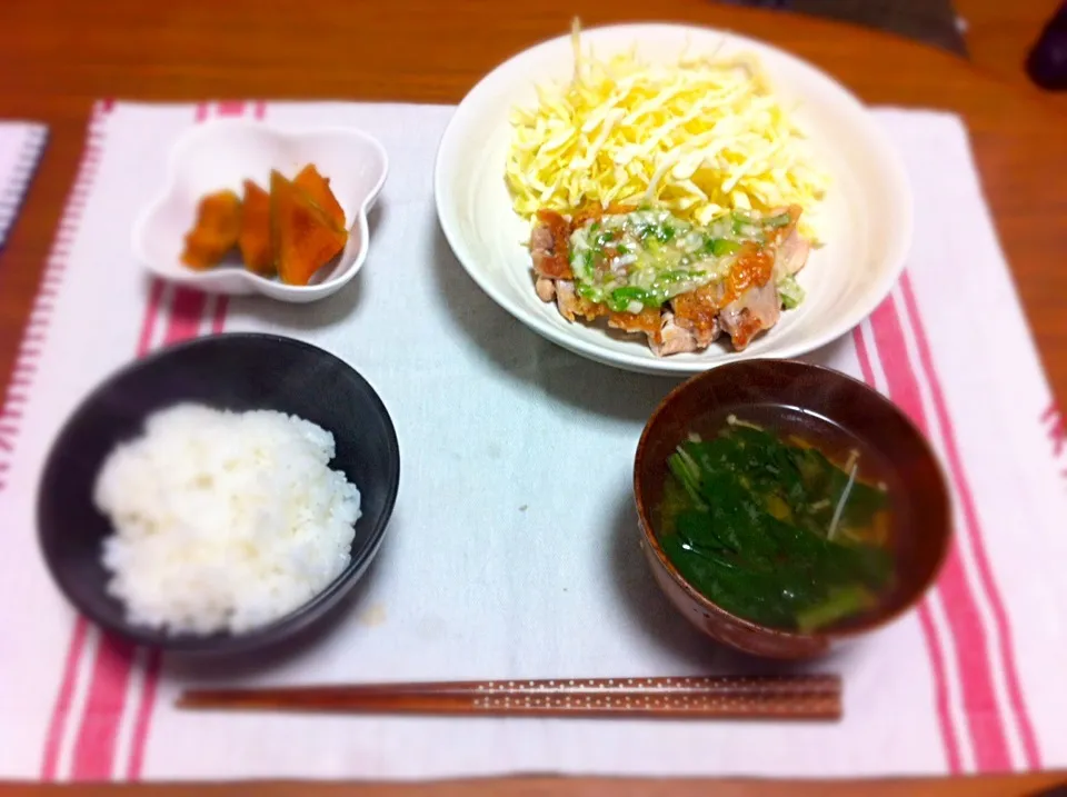 ネギ塩チキン、かぼちゃの煮付け、えのきとほうれん草の味噌汁|カナエさん