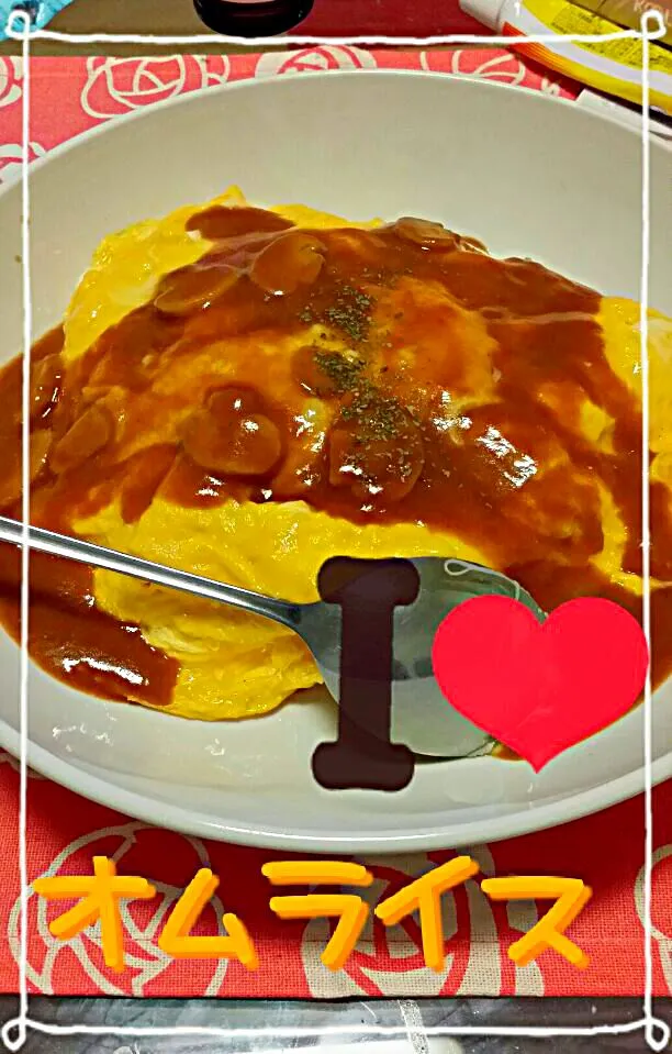 余ったデミグラスソースで簡単ふわとろオムライス♡|mii’s⭐️お家ご飯さん