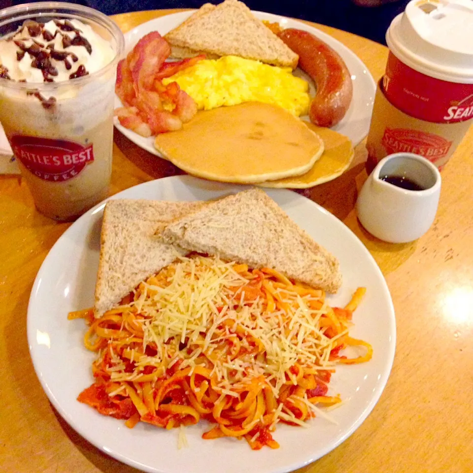 Snapdishの料理写真:Big Breakfast 3, Pasta Amatriciana, Java Chip Javakula & Americano!|iamfem05さん