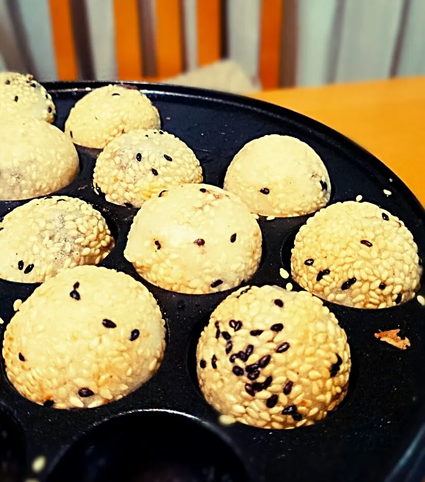 こども食堂さんのたこ焼き器で ゴマ団子♪うまい！！|うさかめさん