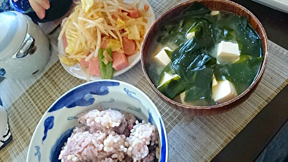 スバムの野菜炒め＆豆腐の味噌汁|まぐろさん