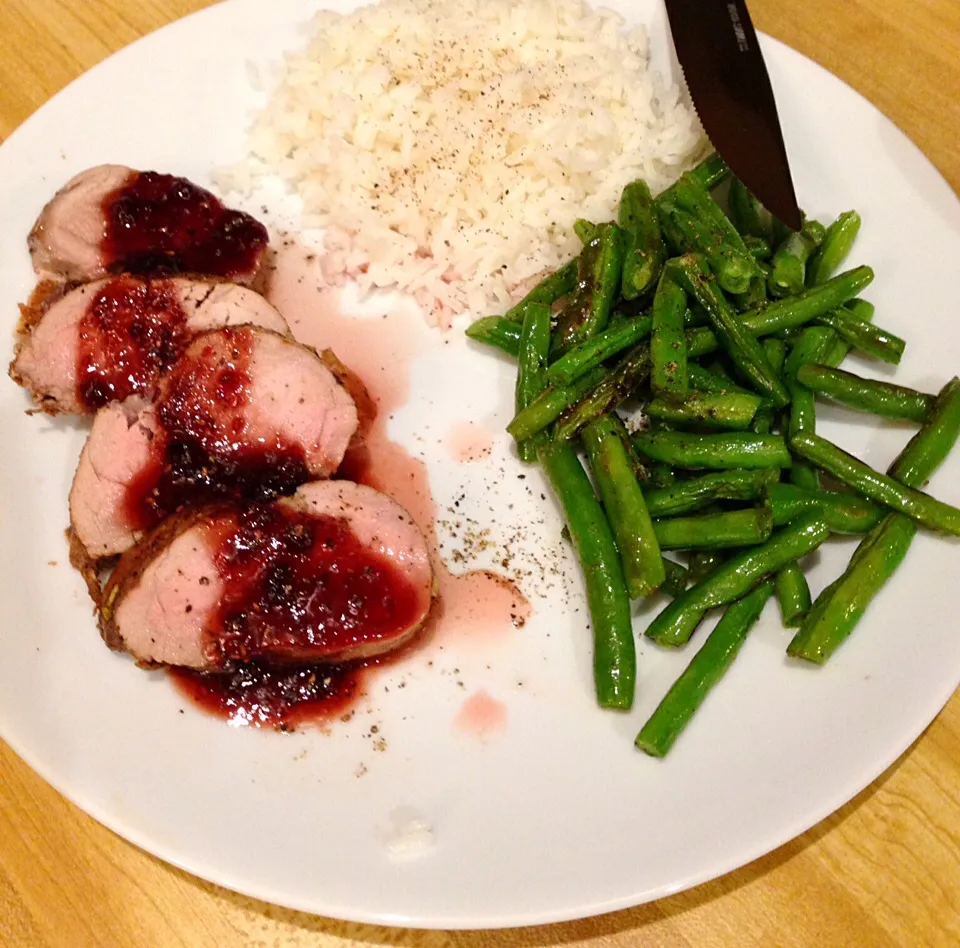 Snapdishの料理写真:Pork loin roast with green beans and rice|lori sさん