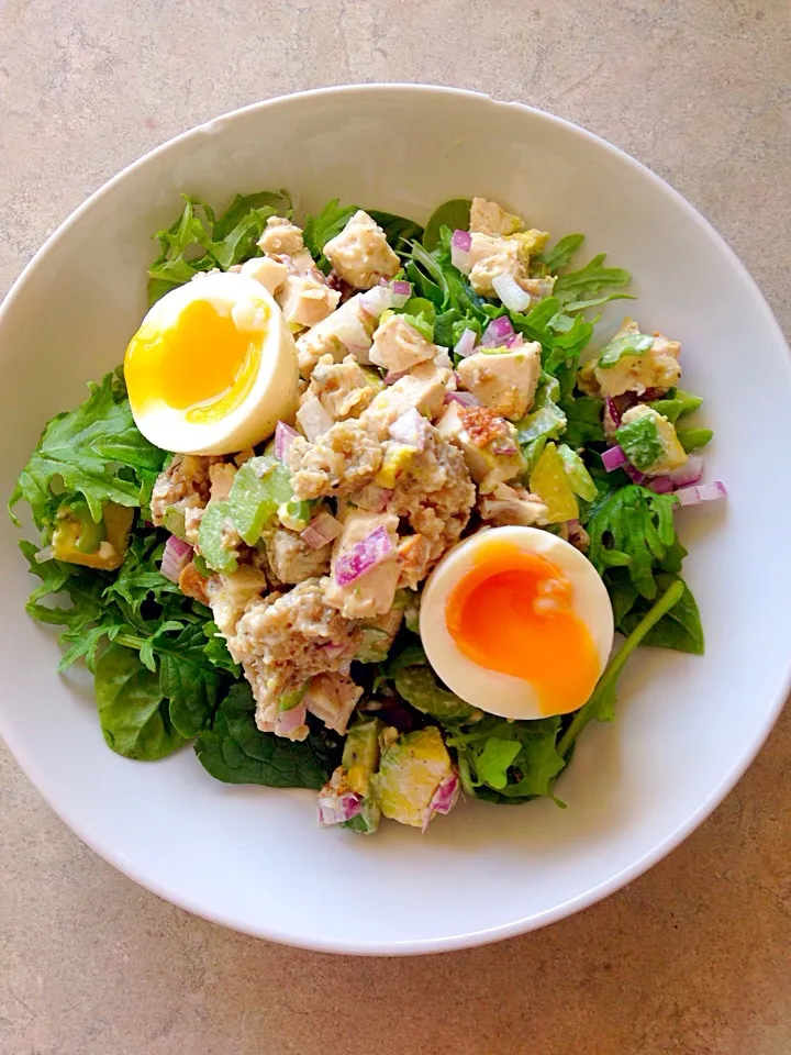 Roast Chicken avocado celery and spinach salad with boiled egg|Chrisy Hillさん