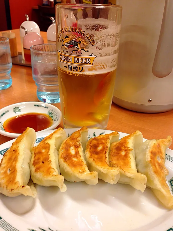 Snapdishの料理写真:餃子とビール|Kayoko69さん