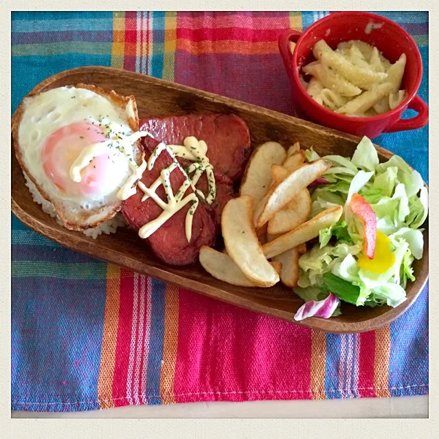 Snapdishの料理写真:ガーリックライス☆照り焼きマヨスパム☆ポテト☆チーズマカロニ☆サラダ꒰ෆ❛ั ु▿❛ั ु꒱|とまこ(*^o^*)さん