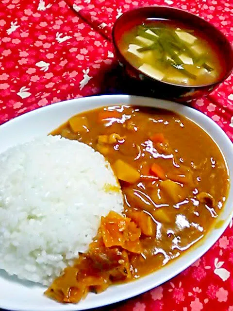 カレー
ニラと豆腐の味噌汁|猫田さん