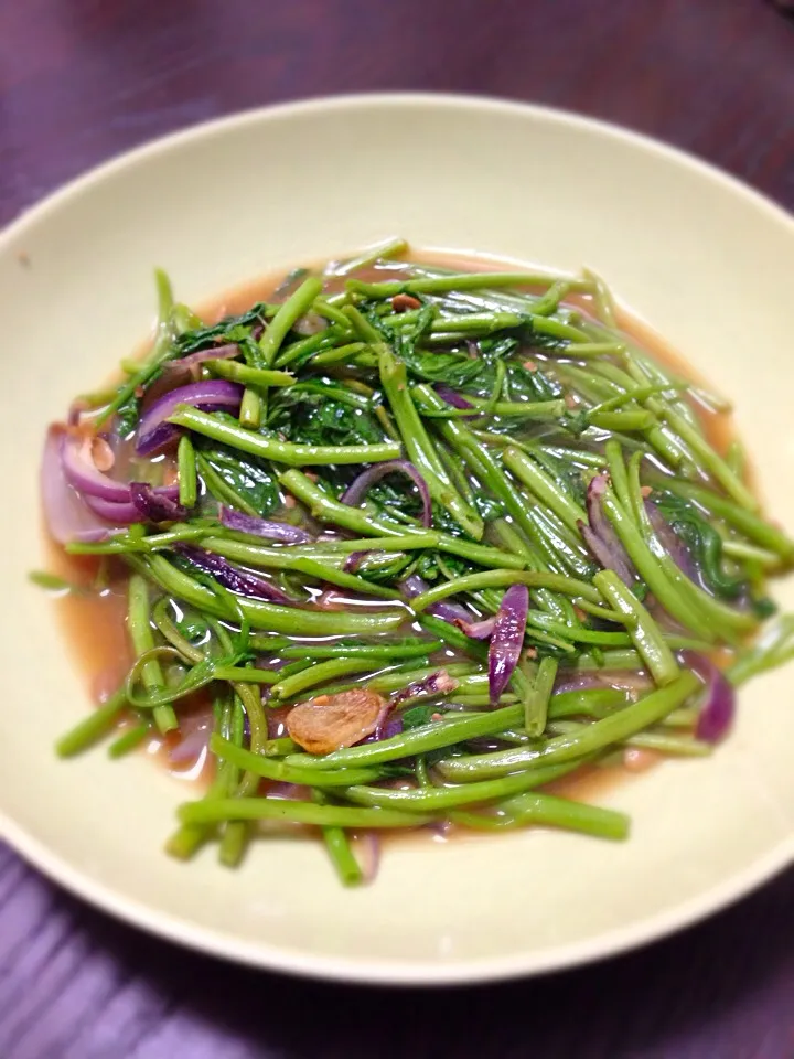 Snapdishの料理写真:Cah Kangkung (空芯菜のオイスターソース炒め)|Melia Sandya Utamiさん