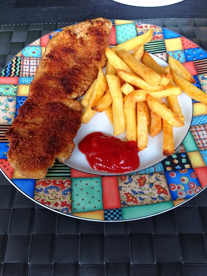 Snapdishの料理写真:Schnitzel & PommesFrites|Konstantin Hofmannさん