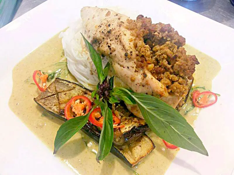 kanom jeen stuffed chicken green curry|Alex Smooth @ Gourmet deli (Siam Paragon)さん