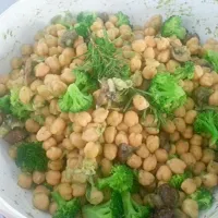 Chickpeas with sauce of broccoli, broccoli, mushrooms, rosemary and a touch of balsamic vinegar.|Sandrokan972さん