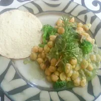 Chickpeas with sauce of broccoli, broccoli, mushrooms, rosemary and a touch of balsamic vinegar.|Sandrokan972さん