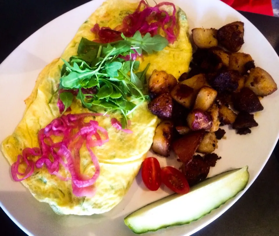 Smoked Salmon Omlette with Roasted Potatoes from Old Vine Cafe|sooprcoolchicaさん