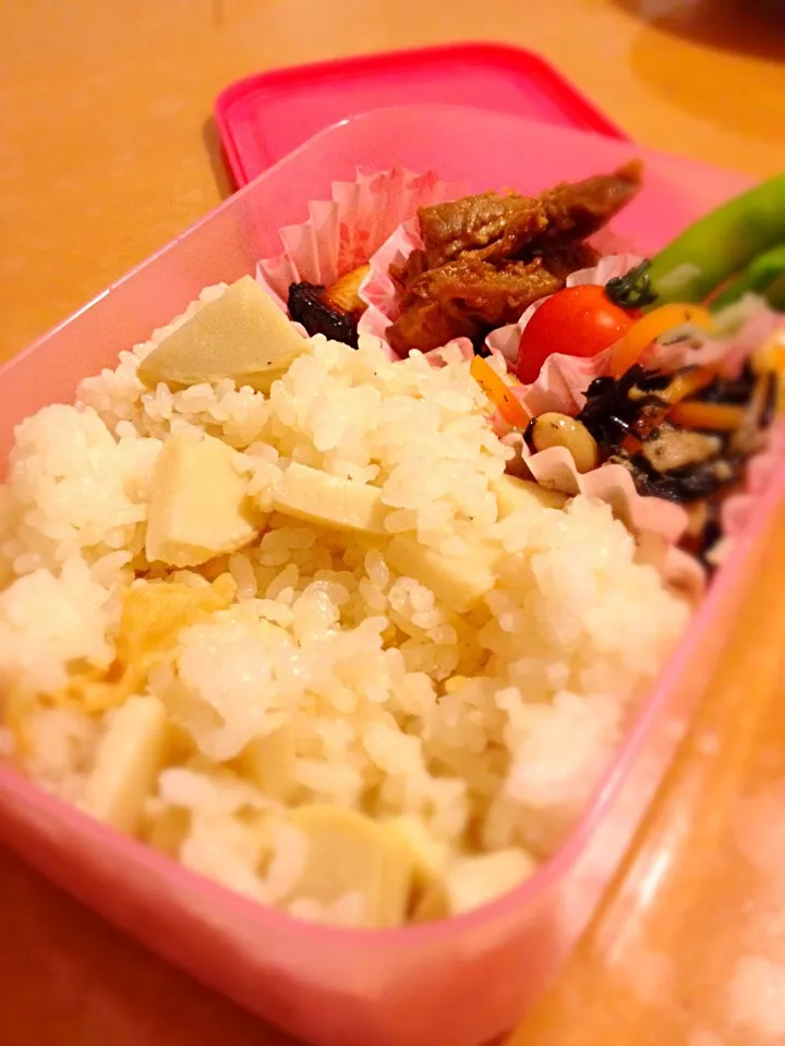 Snapdishの料理写真:タケノコご飯弁当|きょうこさん