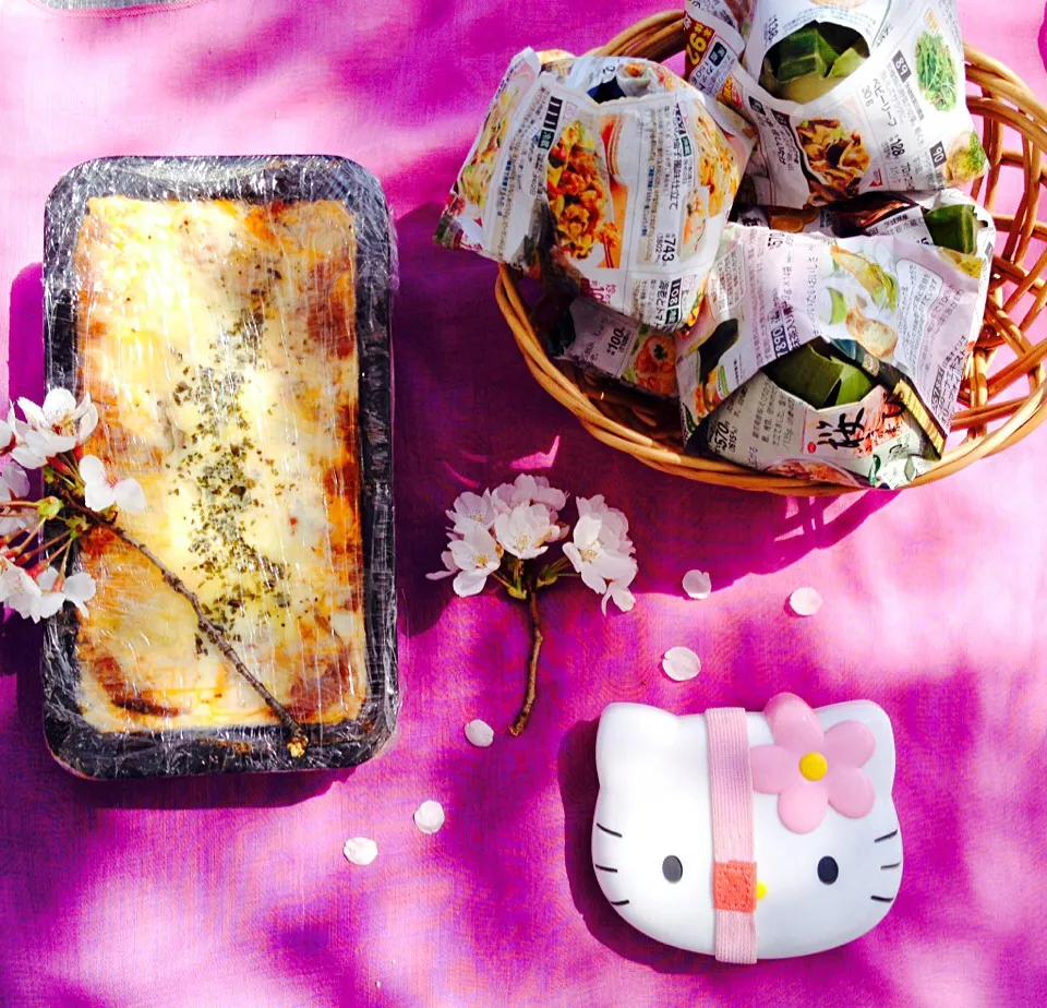 Snapdishの料理写真:Nasi Lemak Daun Pisang (Banana Leaf) & Beef Lasagna|yanNaさん