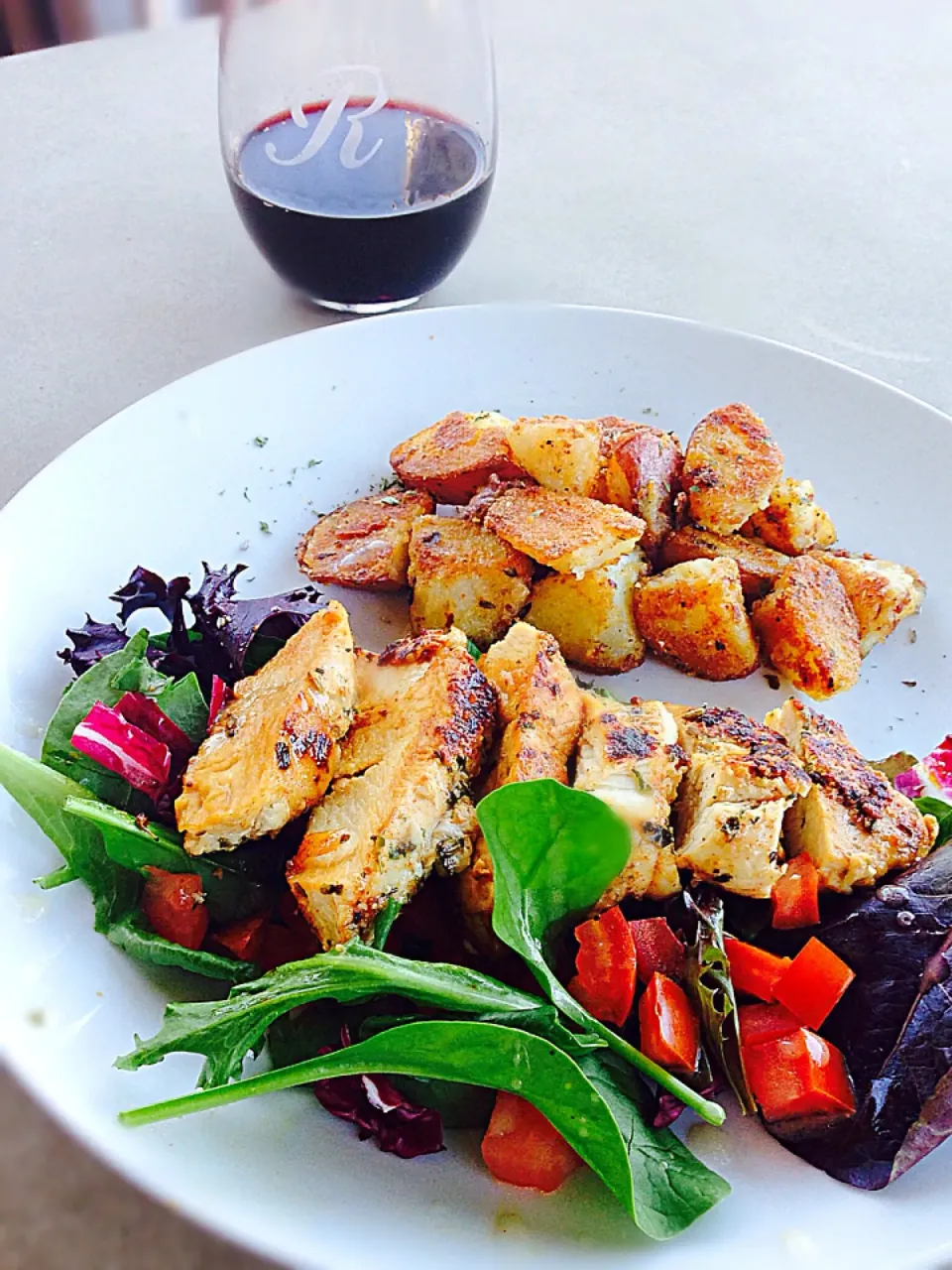 Snapdishの料理写真:Sautéed chicken and roasted red potatoes|lindsay robesonさん