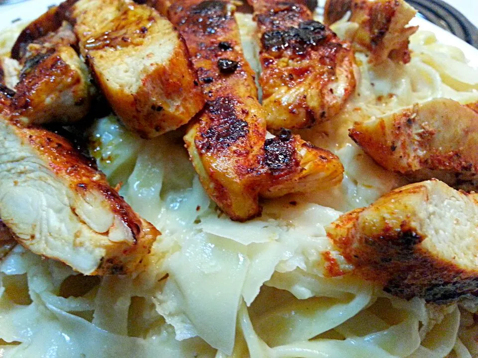 fettuccine alfredo with blackened chicken|matt Tobiassenさん