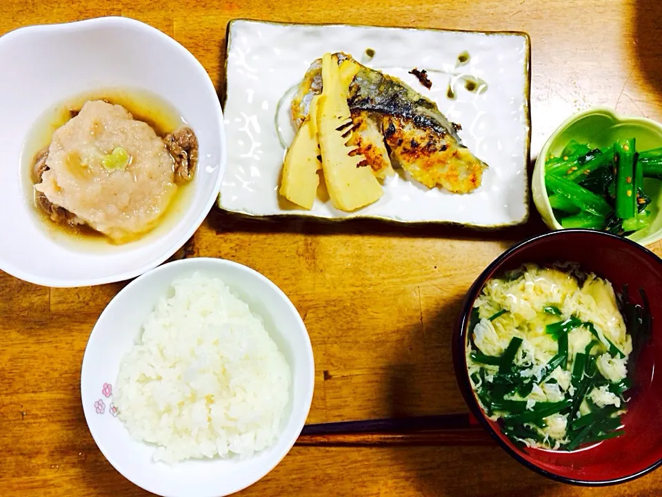 Snapdishの料理写真:鰆の西京焼き、牛肉の蓮蒸し、ニラ玉汁、小松菜おひたし|ayakaさん