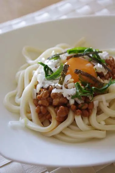 【注目の美肌食材】納豆コチュのぶっかけうどん|美肌レシピさん