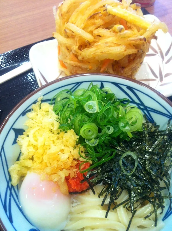 明太釜玉うどん（温玉）+野菜かき揚げ@丸亀製麺|Kazuya Miyukiさん