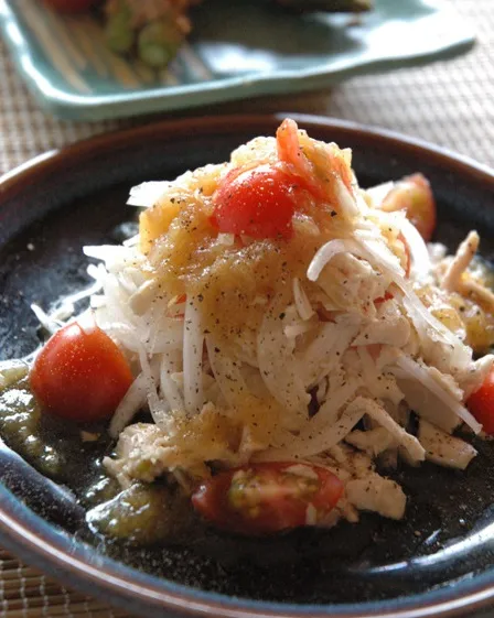 【注目の美肌食材】フルーツ玉ねぎと蒸し鶏のサラダ|美肌レシピさん