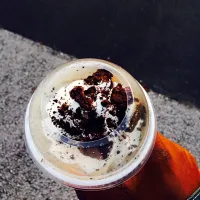 Snapdishの料理写真:Oreo milkshake|Malcolm Spaceleeさん