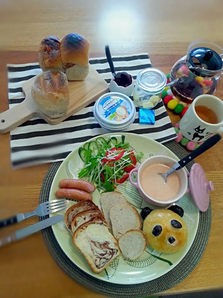 昨日焼いたパンdaあんぱんと、ライ麦パン、チョコマーブル食パンで朝ごはん★|🍭ふゆsola🍭さん