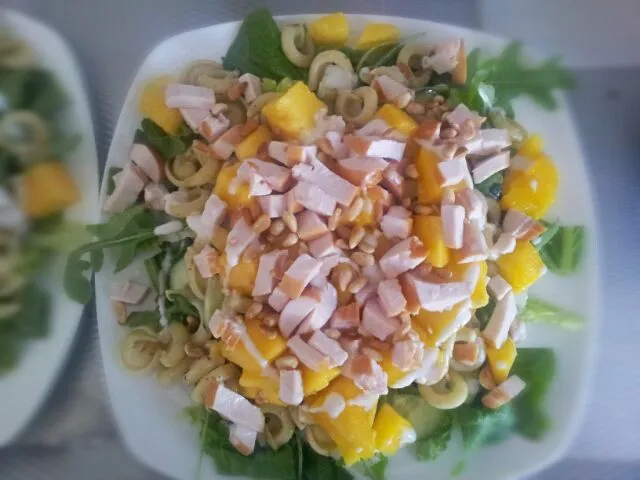 Snapdishの料理写真:Smoked Chickensalad with mango and a light orange dressing|Muurbloempjeさん