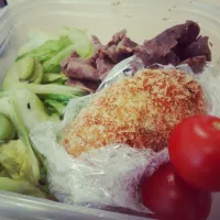 Snapdishの料理写真:母の手作りコロッケと牛肉醬油&胡椒炒め、春キャベツとそら豆の炒めもの！相変わらずタッパー弁当。|♡naho♡さん