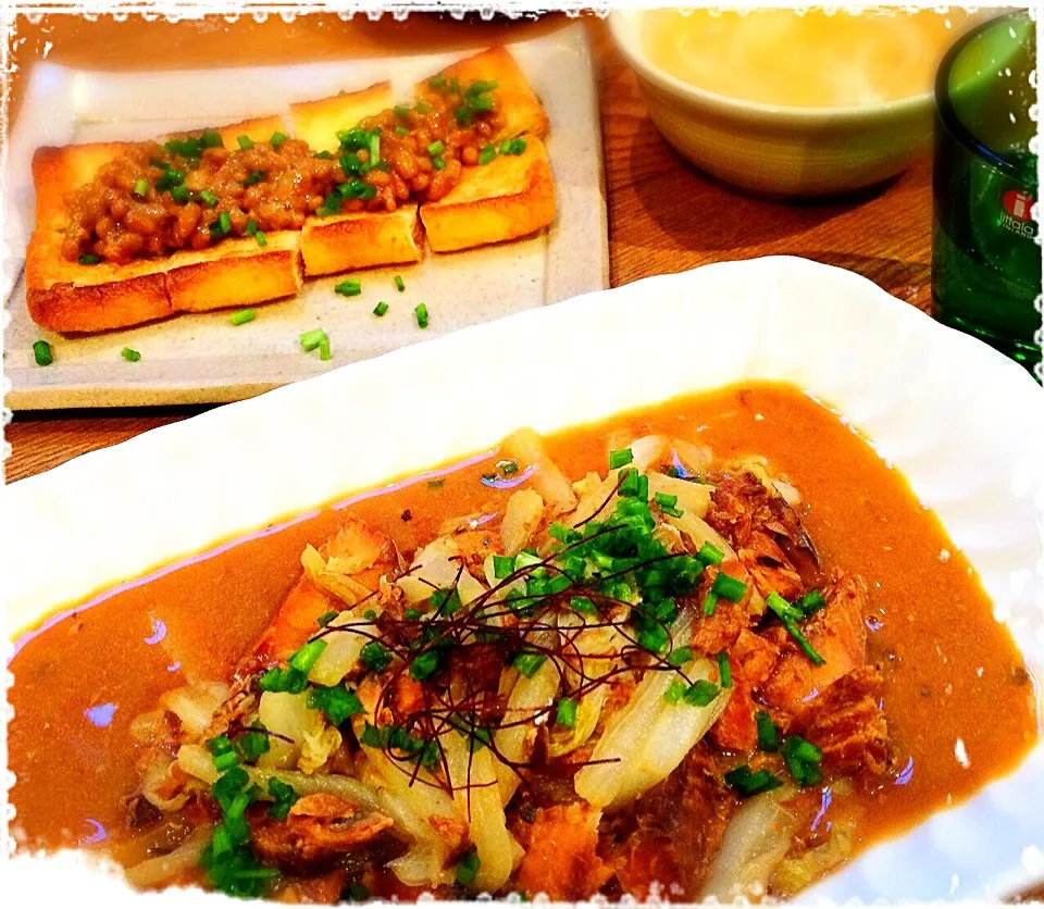 本日レッツラ常備品ʕ-̼͡-ʔサバ味噌缶と白菜炒め煮＆揚げの魚醤焼き納豆のせ＆新たまの味噌スルʕ-̼͡-ʔなによ。買い物してないのよʕ-̼͡-ʔ|七海さん