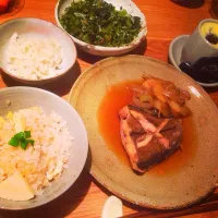 カレイの煮付けと筍ご飯で和食な夕飯|yoshikoさん