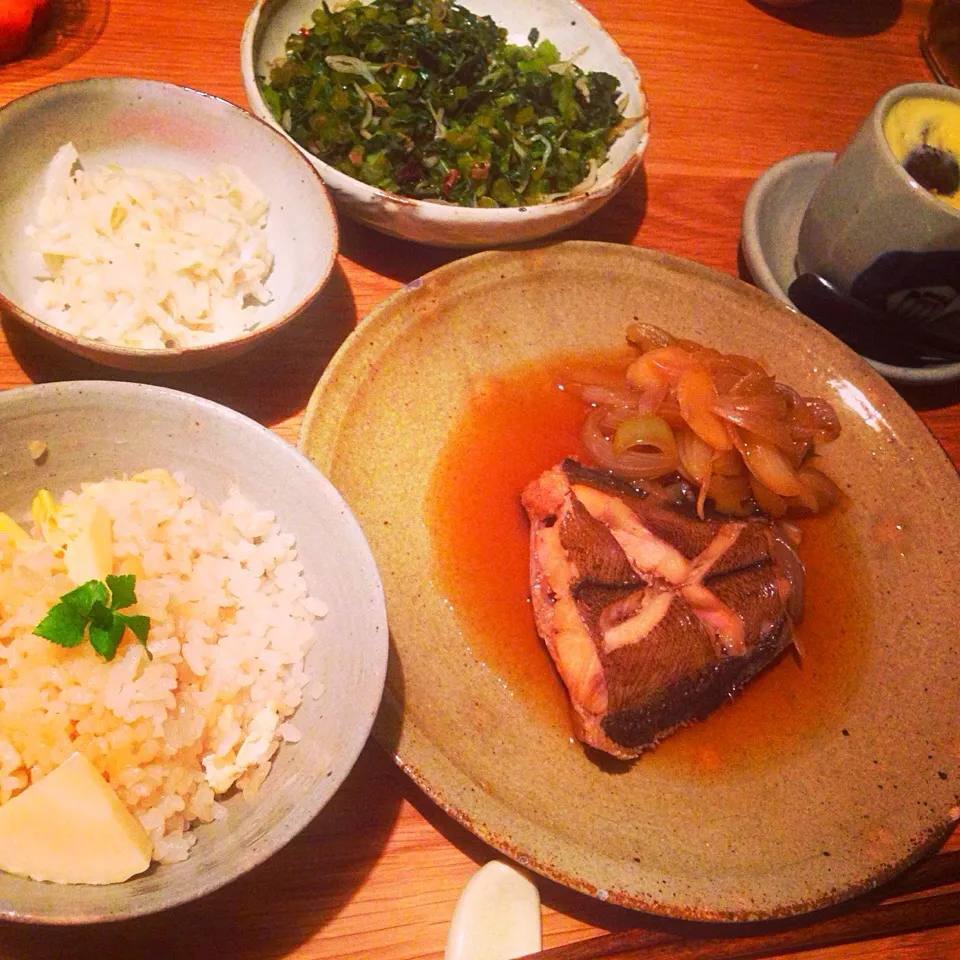 Snapdishの料理写真:カレイの煮付けと筍ご飯で和食な夕飯|yoshikoさん